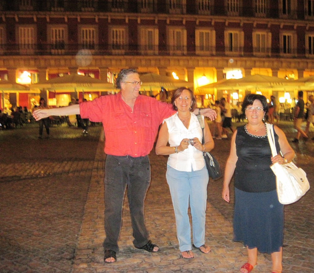12 -I nostri amici e io in Piazza Mayor...di notte